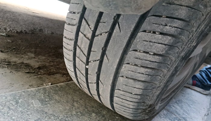 2018 Maruti Baleno ZETA PETROL 1.2, CNG, Manual, 1,19,009 km, tyre