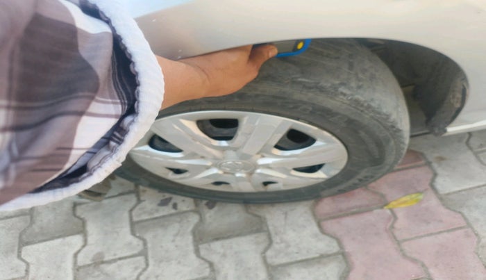 2013 Skoda Rapid AMBITION 1.6 MPI MT PLUS, Petrol, Manual, 74,932 km, tyre