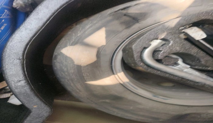 2013 Skoda Rapid AMBITION 1.6 MPI MT PLUS, Petrol, Manual, 74,932 km, tyre