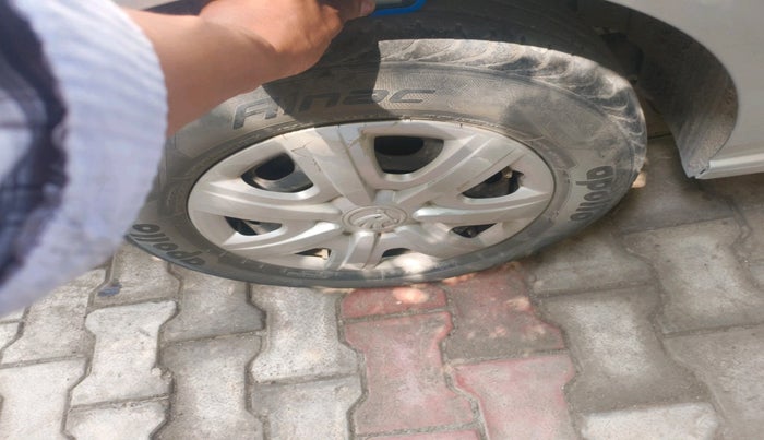 2013 Skoda Rapid AMBITION 1.6 MPI MT PLUS, Petrol, Manual, 74,932 km, tyre