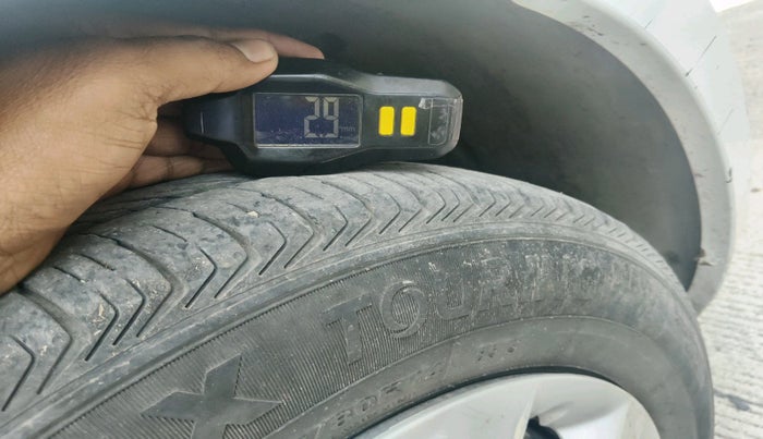 2021 Maruti Swift VXI, Petrol, Manual, 1,21,582 km, tyre