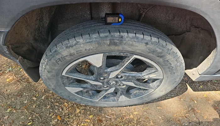 2021 Tata PUNCH CREATIVE  1.2 RTN DUAL TONE, Petrol, Manual, 70,480 km, tyre