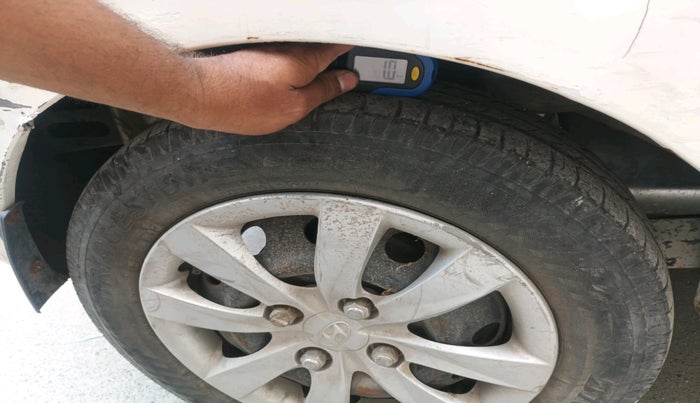 2011 Hyundai Eon MAGNA, CNG, Manual, 47,273 km, tyre