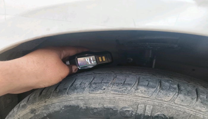 2015 Maruti Swift VXI, Petrol, Manual, 92,633 km, tyre