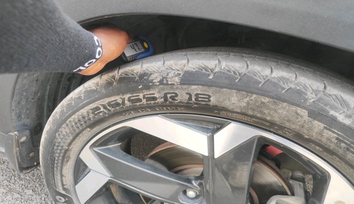 2022 Hyundai ALCAZAR PLATINUM (O) 6STR 2.0 AT, Petrol, Automatic, 34,764 km, tyre