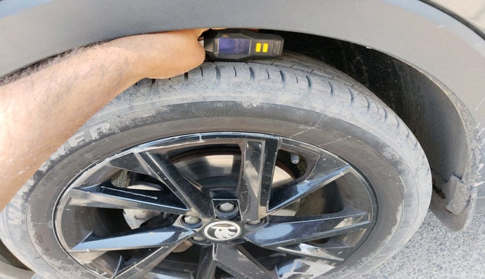 2025 Skoda KUSHAQ AMBITION 1.0L TSI AT, Petrol, Automatic, 17,694 km, tyre