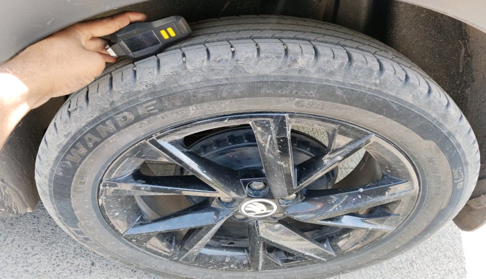 2025 Skoda KUSHAQ AMBITION 1.0L TSI AT, Petrol, Automatic, 17,694 km, tyre