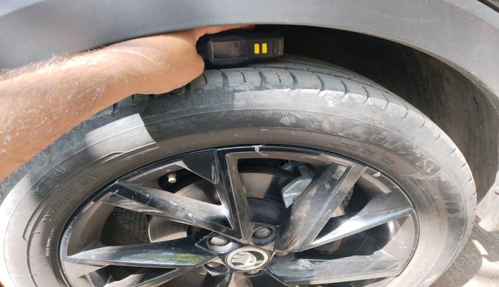 2025 Skoda KUSHAQ AMBITION 1.0L TSI AT, Petrol, Automatic, 17,694 km, tyre