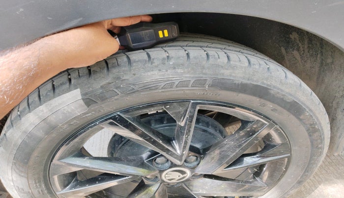 2025 Skoda KUSHAQ AMBITION 1.0L TSI AT, Petrol, Automatic, 17,694 km, tyre