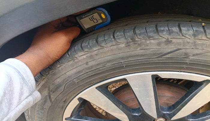 2014 Toyota Etios CROSS 1.4 GD, Diesel, Manual, 1,50,735 km, tyre