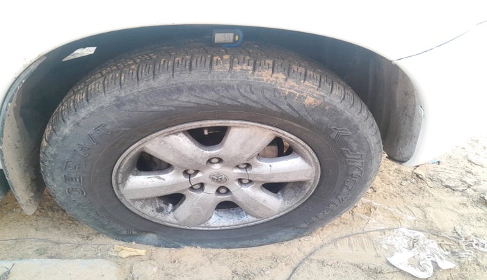 2011 Toyota Fortuner 3.0 4X4 MT, Diesel, Manual, 1,84,344 km, tyre