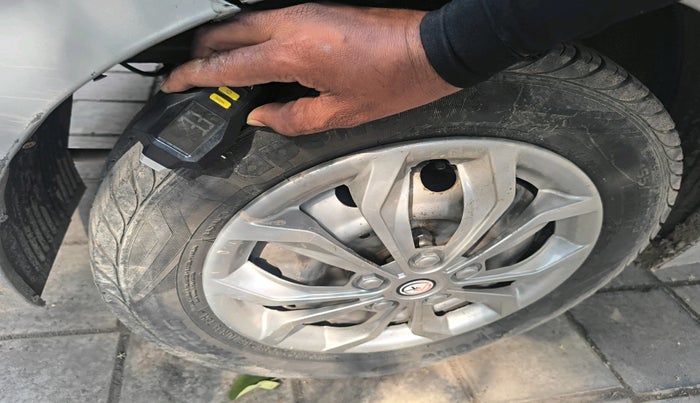 2018 Hyundai Eon ERA +, Petrol, Manual, 42,054 km, tyre