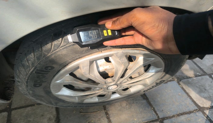 2018 Hyundai Eon ERA +, Petrol, Manual, 42,054 km, tyre