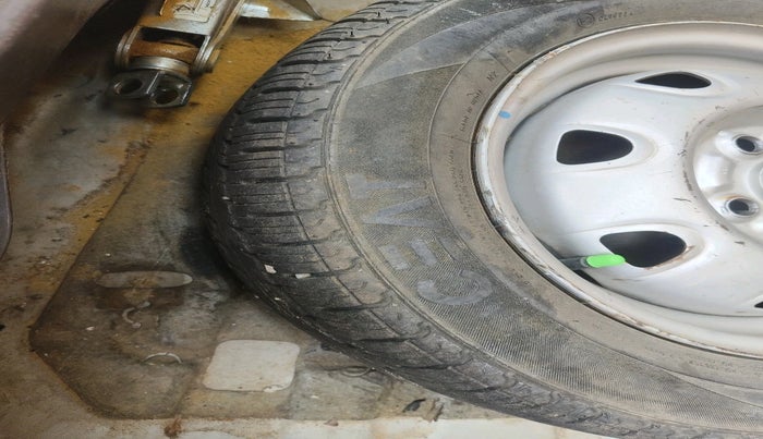 2010 Maruti Zen Estilo LXI, Petrol, Manual, 59,970 km, tyre