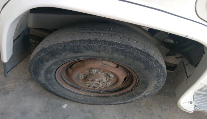 2013 Mahindra Bolero SLE BS-III, Diesel, Manual, 76,144 km, tyre