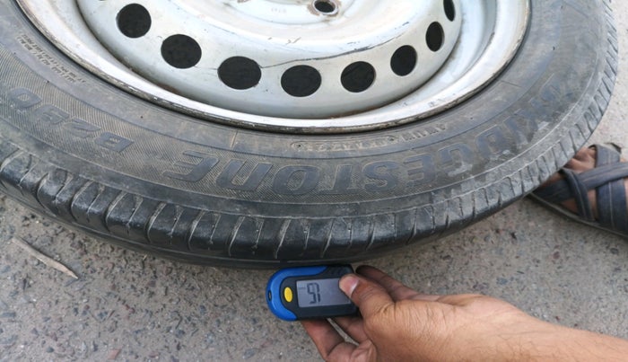 2015 Hyundai Xcent BASE 1.2, CNG, Manual, 1,77,716 km, tyre