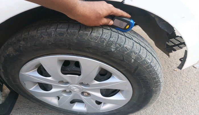 2015 Hyundai Xcent BASE 1.2, CNG, Manual, 1,77,716 km, tyre