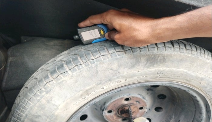 2020 Maruti Swift VXI, CNG, Manual, 59,430 km, tyre