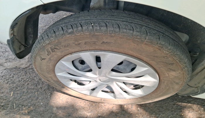 2023 Maruti Swift VXI, Petrol, Manual, 19,417 km, tyre