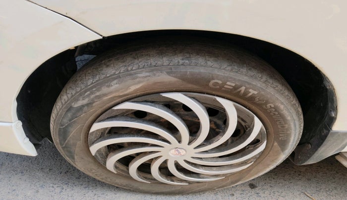 2016 Maruti Ertiga VXI CNG, CNG, Manual, 71,330 km, tyre