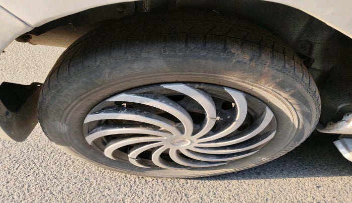 2016 Maruti Ertiga VXI CNG, CNG, Manual, 71,330 km, tyre