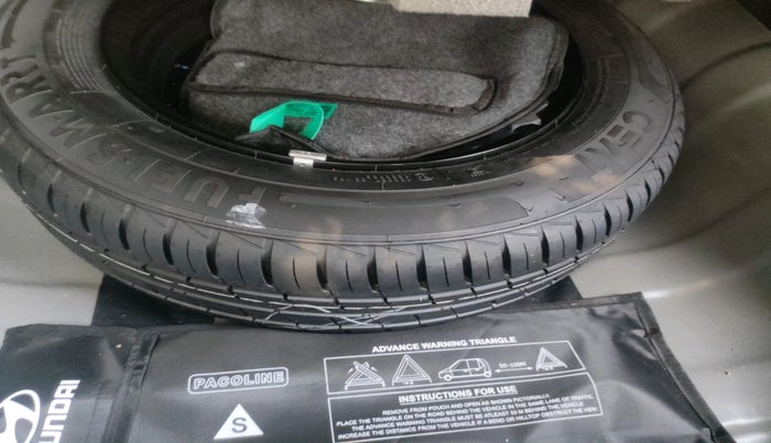 2025 Hyundai AURA SX 1.2 CNG, CNG, Manual, 6,018 km, tyre