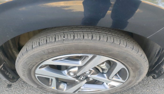 2025 Hyundai AURA SX 1.2 CNG, CNG, Manual, 6,018 km, tyre