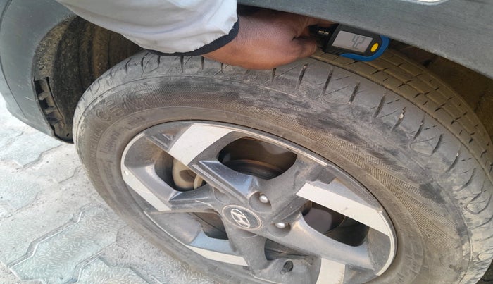 2019 Hyundai VENUE SX(O) 1.4 CRDI, Diesel, Manual, 1,56,399 km, tyre