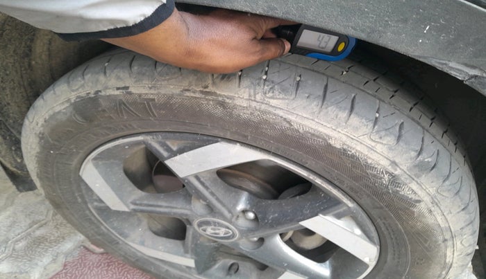 2019 Hyundai VENUE SX(O) 1.4 CRDI, Diesel, Manual, 1,56,399 km, tyre