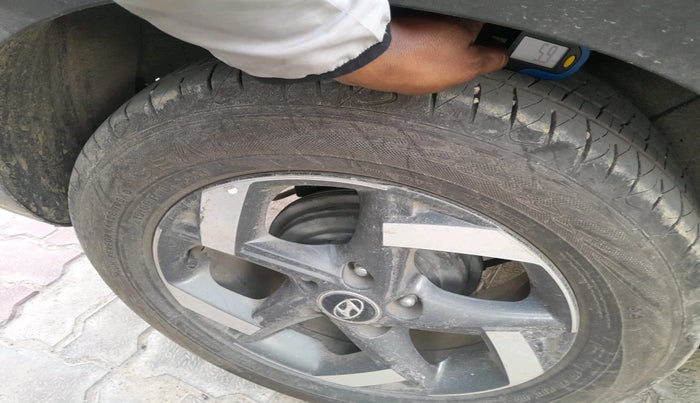 2019 Hyundai VENUE SX(O) 1.4 CRDI, Diesel, Manual, 1,56,399 km, tyre