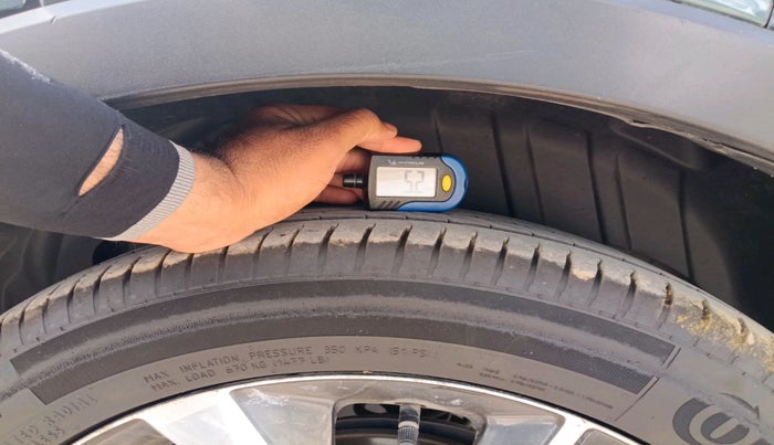 2021 Mahindra XUV300 W8 (O) 1.2 PETROL AMT, Petrol, Automatic, 90,532 km, tyre