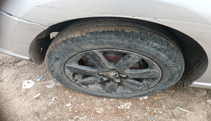 2014 Skoda Rapid AMBITION 1.5 TDI, Diesel, Manual, 1,82,260 km, tyre