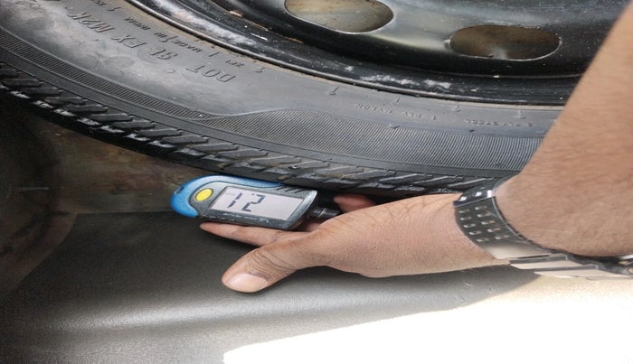 2013 Ford Figo ZXI 1.2 PETROL, Petrol, Manual, 94,661 km, tyre