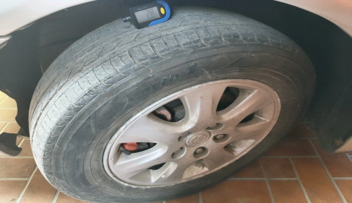 2003 Toyota Camry V1, Petrol, Manual, 2,48,841 km, tyre