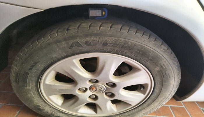 2003 Toyota Camry V1, Petrol, Manual, 2,48,841 km, tyre