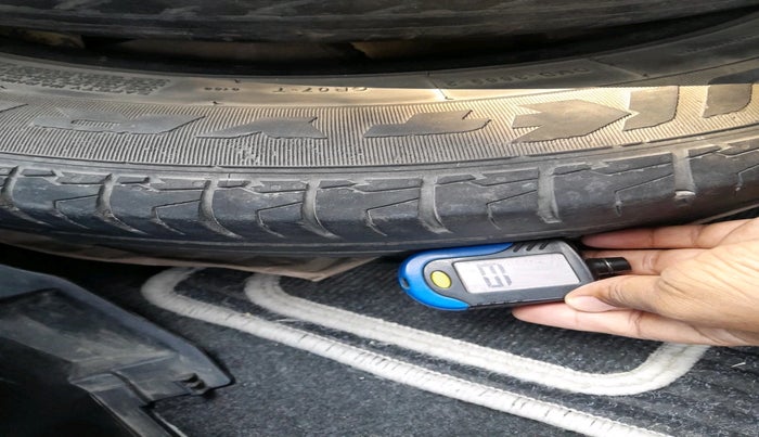 2022 Maruti Swift VXI, Petrol, Manual, 63,707 km, tyre