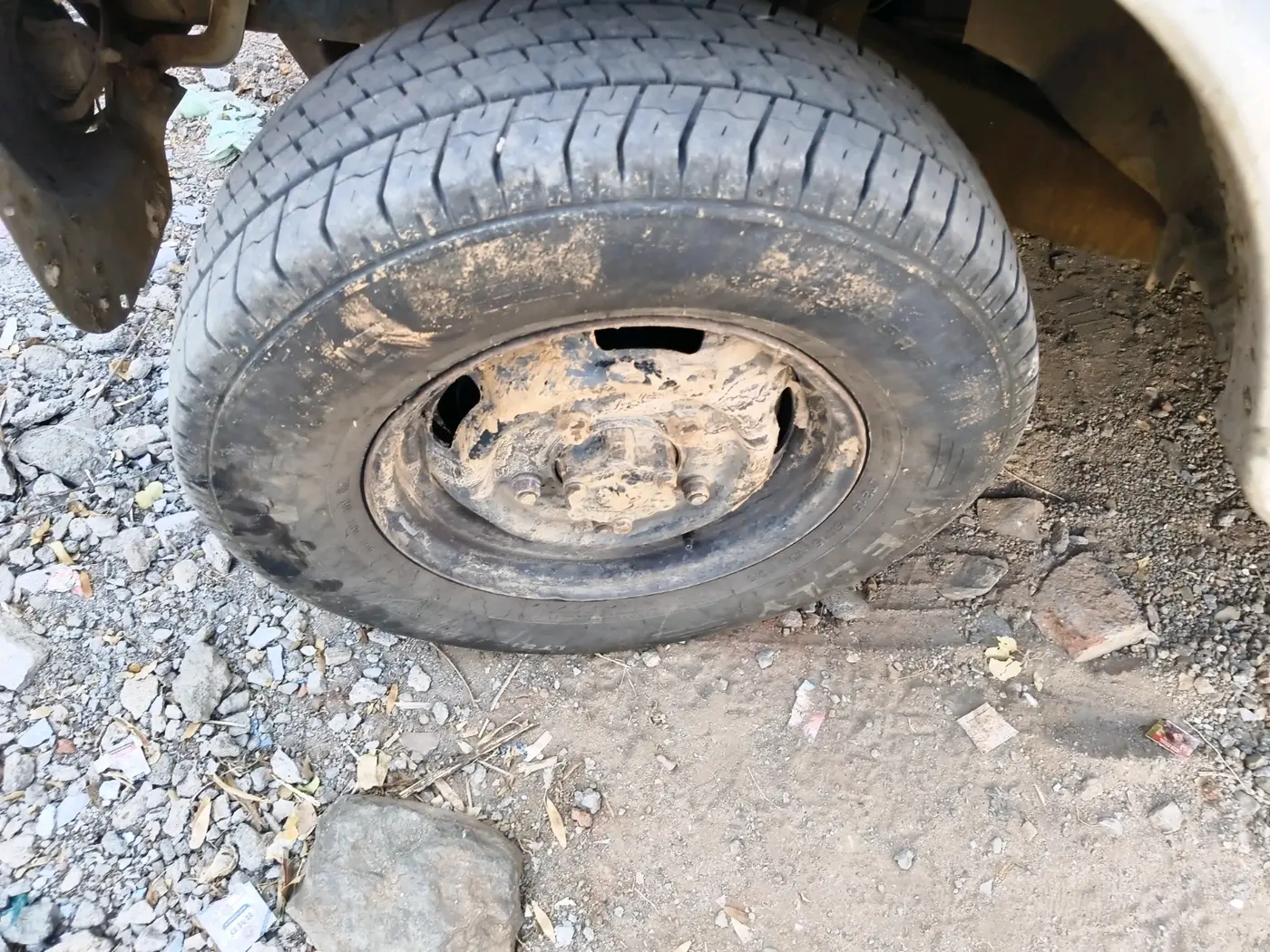 2007 Mahindra Bolero SLX BS-III, Diesel, Manual, 2,68,396 km, tyre