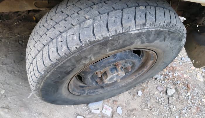 2007 Mahindra Bolero SLX BS-III, Diesel, Manual, 2,68,396 km, tyre