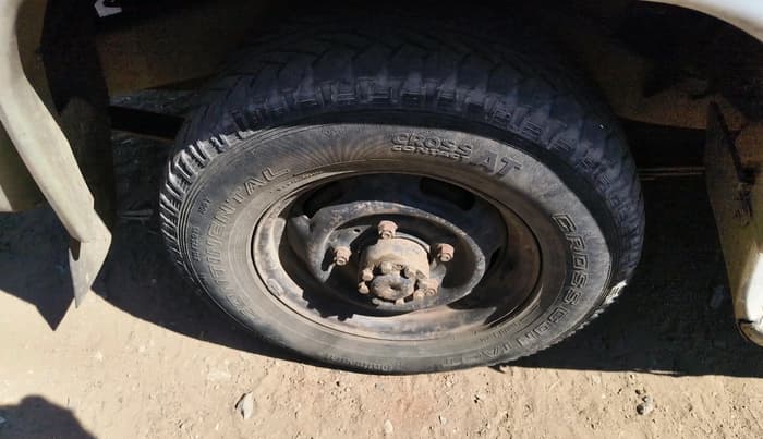 2007 Mahindra Bolero SLX BS-III, Diesel, Manual, 2,68,396 km, tyre