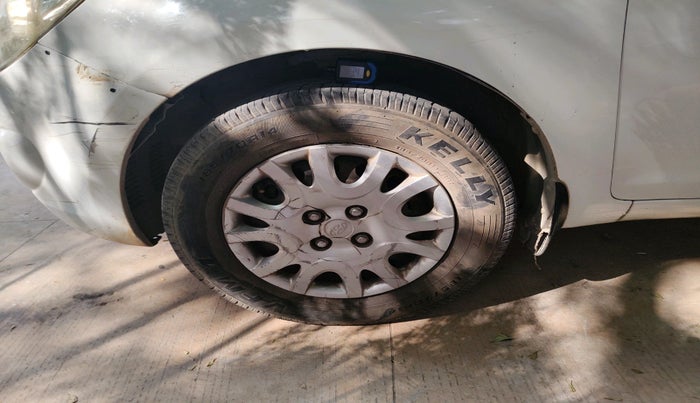 2009 Hyundai i20 MAGNA 1.2, Petrol, Manual, 1,04,962 km, tyre