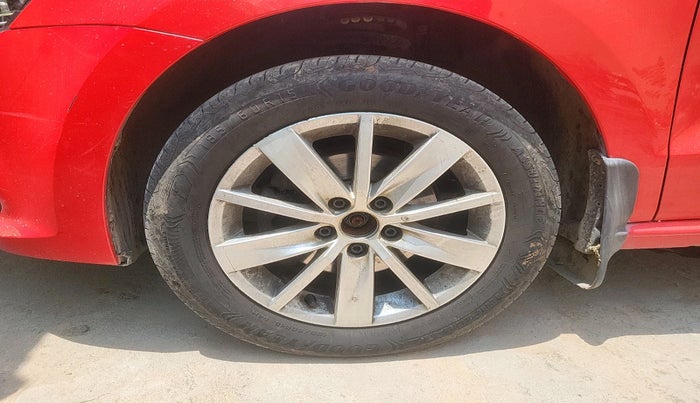 2017 Volkswagen Polo HIGHLINE1.2L, Petrol, Manual, 66,480 km, tyre