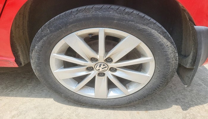 2017 Volkswagen Polo HIGHLINE1.2L, Petrol, Manual, 66,480 km, tyre