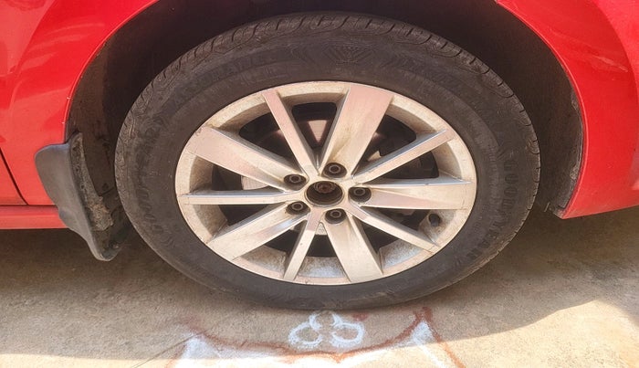 2017 Volkswagen Polo HIGHLINE1.2L, Petrol, Manual, 66,480 km, tyre