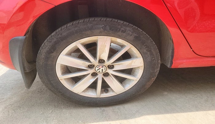 2017 Volkswagen Polo HIGHLINE1.2L, Petrol, Manual, 66,480 km, tyre