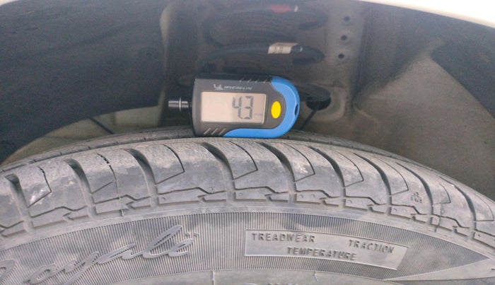 2024 Maruti Dzire VXI, Petrol, Manual, 10,295 km, tyre