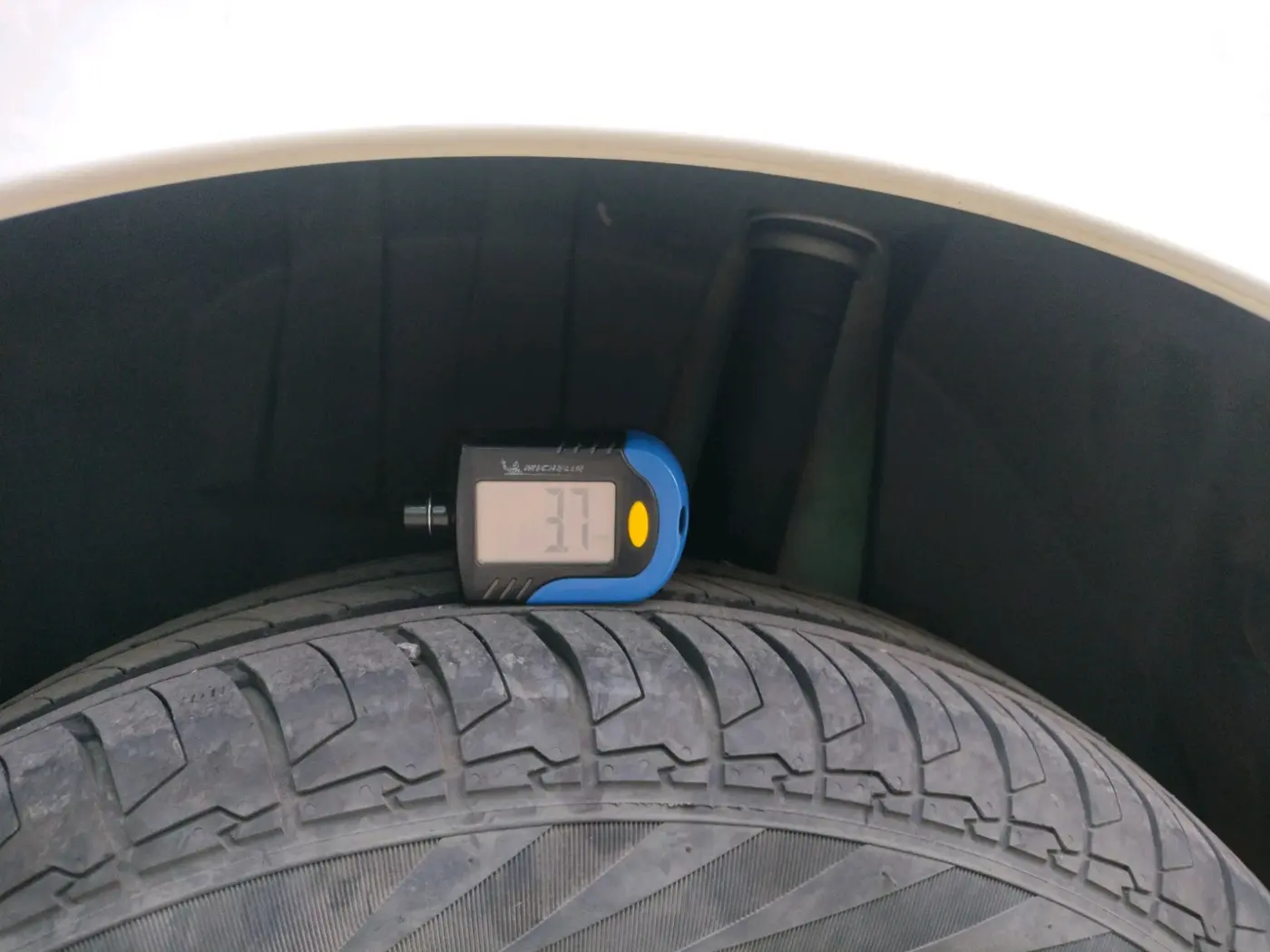 2024 Maruti Dzire VXI, Petrol, Manual, 10,295 km, tyre