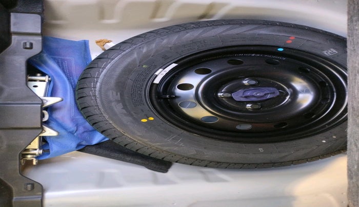 2024 Maruti Dzire VXI, Petrol, Manual, 10,295 km, tyre