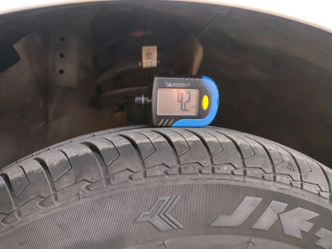2024 Maruti Dzire VXI, Petrol, Manual, 10,295 km, tyre