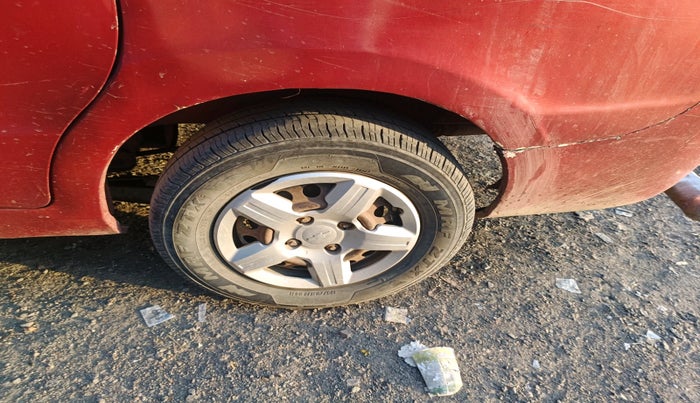 2013 Chevrolet Enjoy 1.4 LS 7 STR, Petrol, Manual, 1,32,074 km, tyre