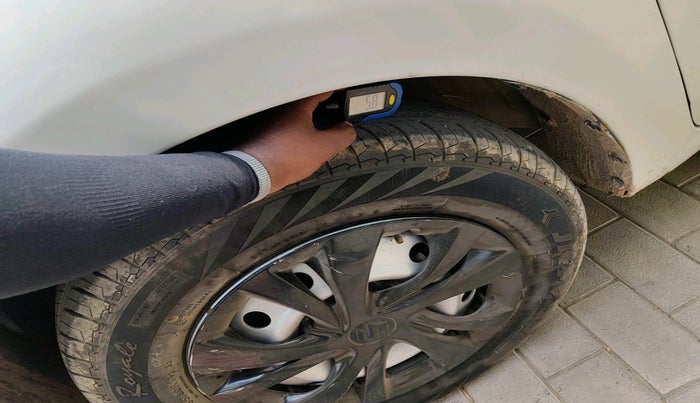 2020 Maruti Swift LXI, Petrol, Manual, 69,198 km, tyre